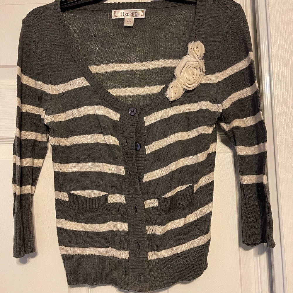 Juniors Size M Decree sweater